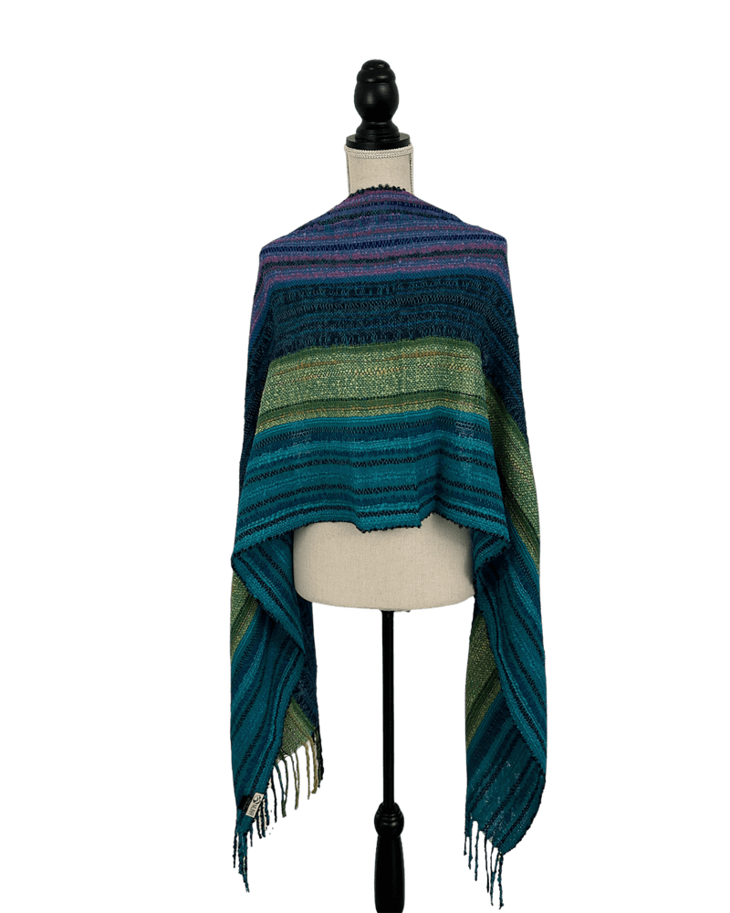 
                
                    Charger l&amp;#39;image dans la visionneuse de la galerie, Peruvian Nuna Scarves Raymi Alpaca Wool Wrap Shawl
                
            