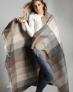 
                
                    Load image into Gallery viewer, Peruvian Nuna Supe Alpaca Blanket
                
            